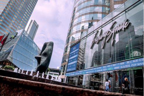 AI&ldquo;六小虎&rdquo;智谱在香港首挂股价飙逾一成